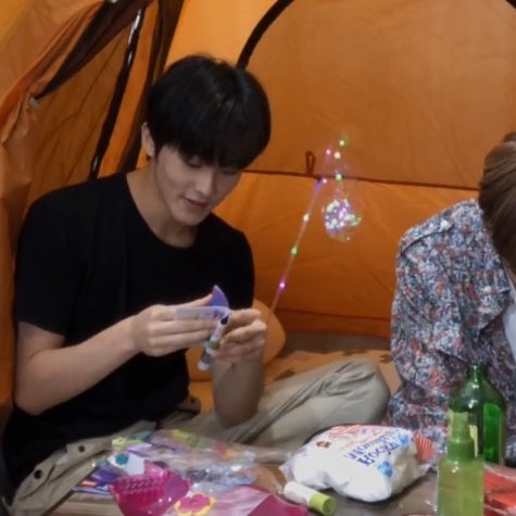 "โย่ แด๊ดดด นี่มันลิมิเต็ดอิดิชั่นนนน"
"อ่าหะ เลโก้ที่ยูอยากได้ไง"
"เยส ไอโนว บัด ว้าวววววว เลิ้บยูแด๊ดดด"