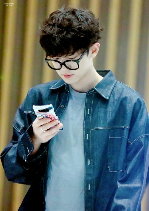 bearygoround12's tweet photo. "แตงโมมันยิ้มอะไรอ่ะ"
"ไม่รู้ แฟนบอกรักมั้ง"
#hunyeol / #ฮุนยอล https://t.co/EdXE23DJEP