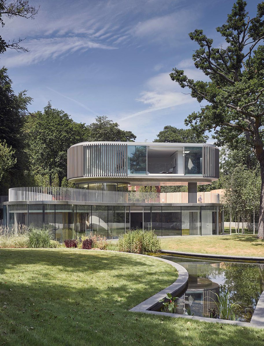Elegant details and trefoil-shaped garden form this family house by Eldridge London <a href="/eldridge_london/">Eldridge London</a> in Coombe Park: worldarchitecture.org/architecture-n… #architecture
