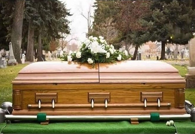Ngcwina_'s tweet photo. RIP to those who died in 2020 due to COVID-19 🦠

Don’t skip this post without leaving a Heart❤️ 

#Covid19SA #vaccine https://t.co/N6oYj8bIUr