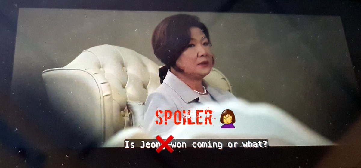 1. Episode 1  #HospitalPlaylist Netflix sub gave away the spoiler about the chairman's youngest son by putting his name when his mom just refers to him as "magnae" (youngest). For the ripped sub ver, luckily with  @gabbyu_subs' help we manage to change it avoid the spoilers 