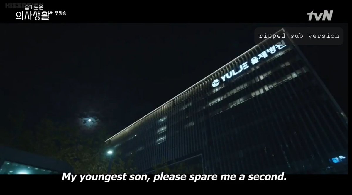 1. Episode 1  #HospitalPlaylist Netflix sub gave away the spoiler about the chairman's youngest son by putting his name when his mom just refers to him as "magnae" (youngest). For the ripped sub ver, luckily with  @gabbyu_subs' help we manage to change it avoid the spoilers 