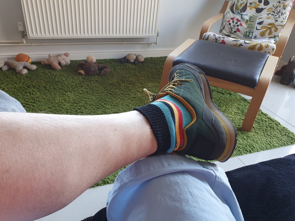 ScottyFmWashy's tweet image. Stuff it. The legs are out for the first time this year on the morning dog-walk #SocksOutSunday #SundayFunday @SockCouncil