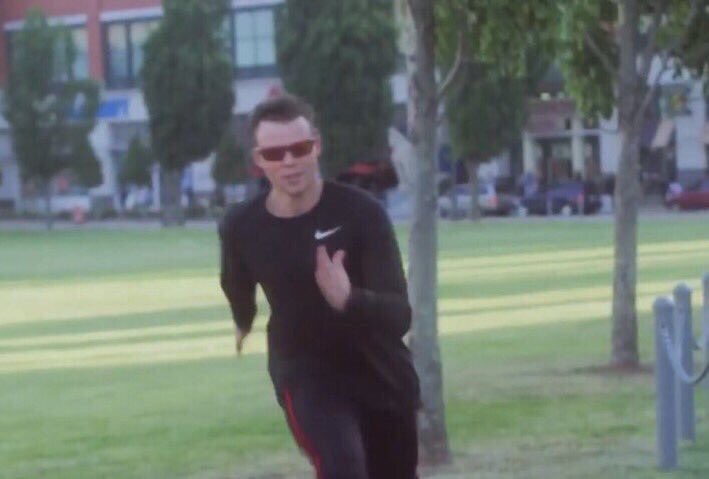 ashtonsmango_'s tweet photo. me omw to beat up whoever robbed 5sos of this #1 #BILLBOARDCOUNTTHE10K https://t.co/LZIEY1Qgdk