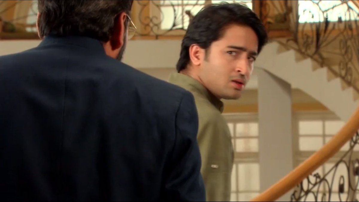 OKay see that turn around? Not too fast, not too slow. It was a deliberate movement much like what one wud do when trying hard to control rage. Masterfully done Shaheer  #Navya  #ShaheerSheikh