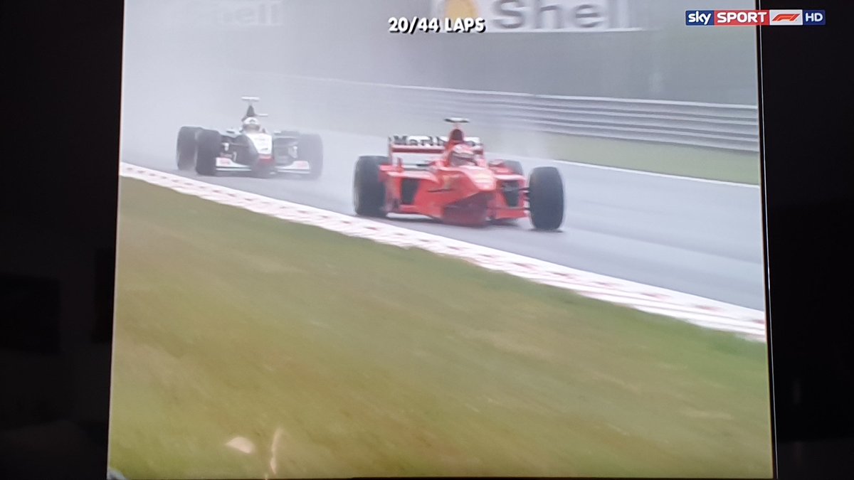 MS2K's tweet photo. Michael Schumacher hat's Rad weg!!!!! Sieht so aus als hätte Coulthard lhn auffahren lassen! Unglaublich😲 #Spa1998 #SkyF1 https://t.co/lj6pOhCH6j