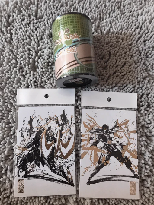 BASARAのグッズ買っちゃった╰(*'︶`*)╯♡筆頭も幸村もかっこいいよ✨パーカーも欲しかったけど大量にパーカー持ってるからこれ以上増えるわけにはいかなかった残念(._.) 