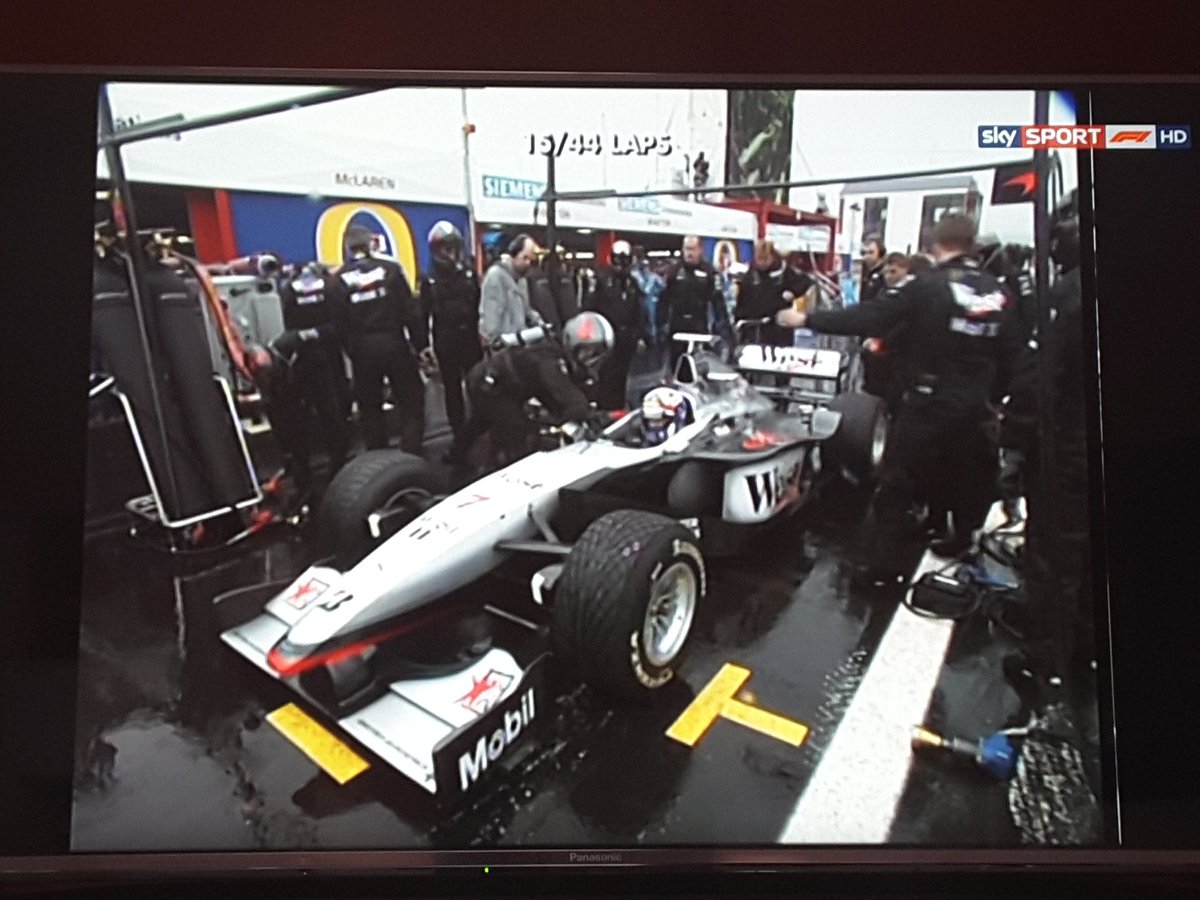 MS2K's tweet photo. Coulthard fährt wieder raus und wird (zurecht ?) von den Zuschauern ausgepfiffen #Spa1998 #SkyF1 https://t.co/eMR6dUziqP