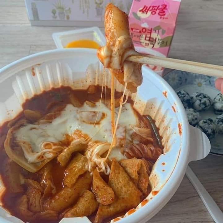 RandomQuotes_06's tweet photo. Yummy Tteokbokki 😍 https://t.co/kVpsu9sqFo