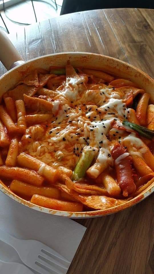 RandomQuotes_06's tweet photo. Yummy Tteokbokki 😍 https://t.co/kVpsu9sqFo