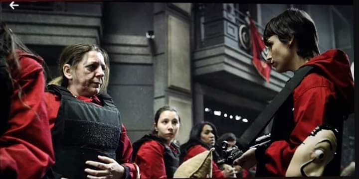 الفنانة حنان سليمان اللى مشرفانا فى اسبانيا ❤❤❤
#LaCasaDePapel4