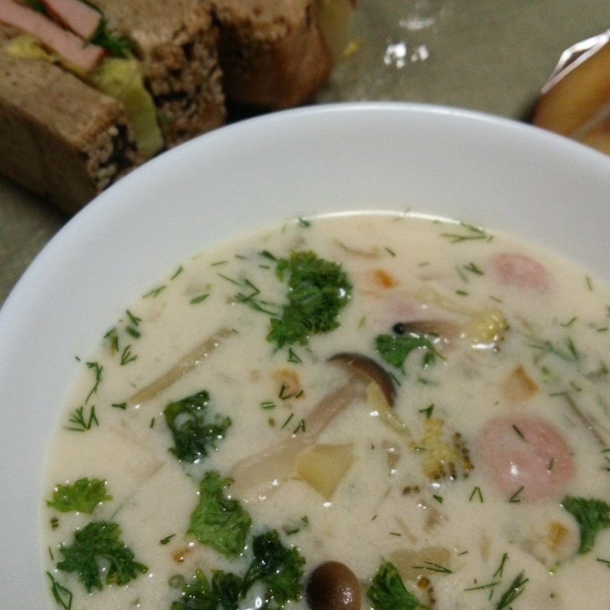 Mitsumame Rt チェコの スープは 美味しい 中央ヨーロッパ スラブ圏あたりの煮込み系料理はとても美味しいと思いますが 従ってチェコのスープも美味しいわけです 私はサワークリームとディルのスープ に感動したので 旅行後なんちゃってスープを何度 Mitsumame Rt チェコの スープは 美味しい 中央ヨーロッパ スラブ圏あたりの煮込み系料理はとても美味しいと思いますが 従ってチェコのスープも美味しいわけです 私はサワークリームとディルのスープ に感動したので 旅行後なんちゃってスープを何度