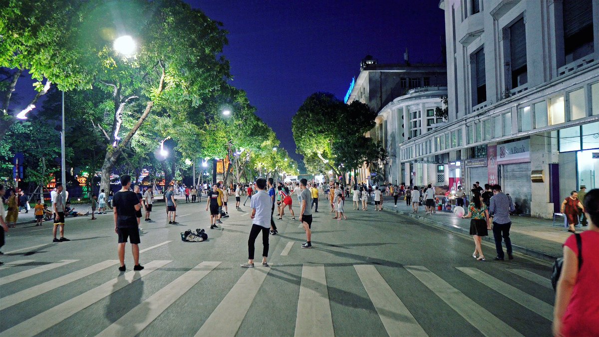 ExploreHanoi's tweet photo. Hanoi Walking Street before the coronavirus outbreak in Vietnam.
Link video 4K: https://t.co/fJ2DcG2Z48
...
#WalkingStreet #hanoi #Vietnam #Vietnamese #streetstyle #streetnews #Explore #exploremore #ExploreHanoi #photography #SoutheastAsia https://t.co/WQ4XqWpyLN
