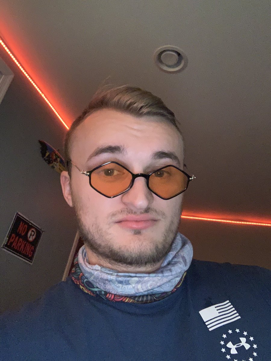 Phil_it_up_2's tweet photo. Hey guys, Elliott here. When I’m not touring Asheville and shredding it up on my longboard.. sometimes I like to kick back in my basement and enjoy some jazz music and watch my lighting change colors https://t.co/OalyInN793