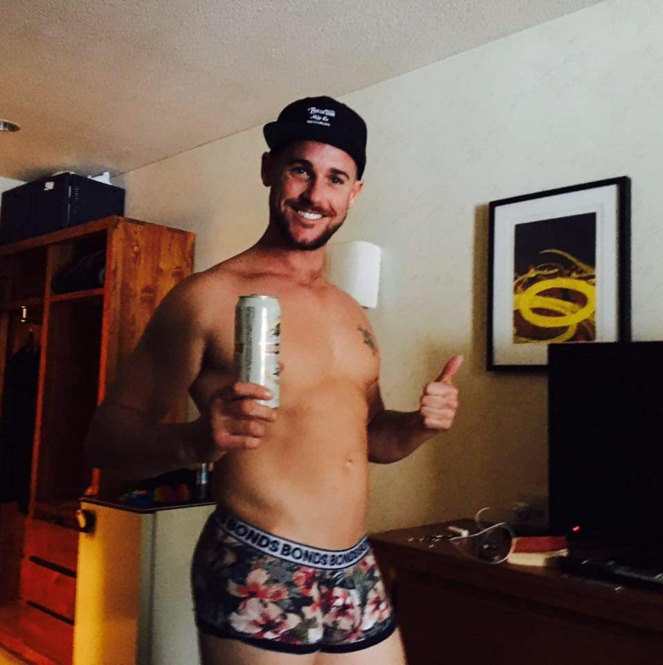 JaceB9501's tweet photo. Local straight guy.. would love to serve you! pls fuck me https://t.co/8CJDEO0cyx
