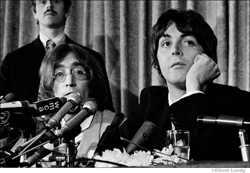 ok so in may of 1968 paul and john go to new york for a press conference. there, paul re-meets linda eastman! and according to many witnesses, there was a visible spark between the two of them that night. paul invites her to drive with them to the airport.