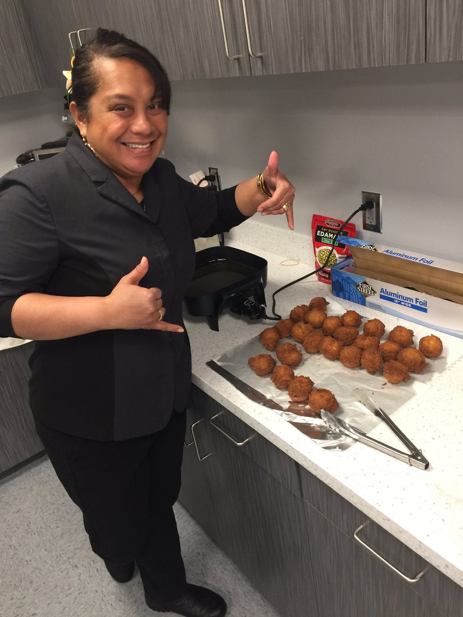 gokyo2016's tweet photo. Day 1: Team A- Mask making 😷
            Team B - Food making 👩🏻‍🍳
@weareunited #StayHealthy #doyourpart #SocialDistancing #pdx 
@EdwardLightle #pdxteam https://t.co/DW8Jcdm7ST