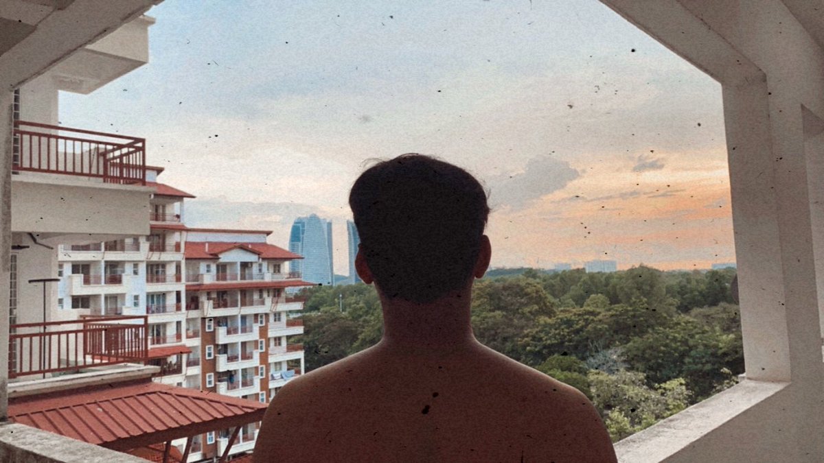 burungbiru____'s tweet photo. Tell me the story about how the sun loved the moon so much he died every night to let her breathe . https://t.co/LVUj2xo69h