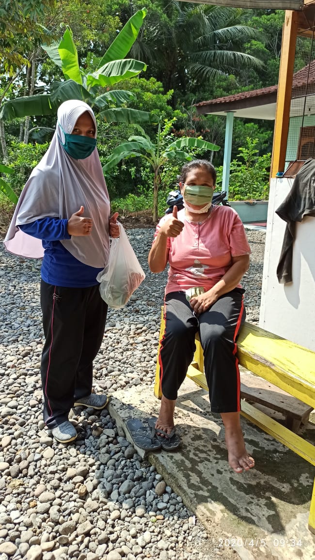 Kegiatan relawan desa Karangsari Kec Adipala di minggu pagi 5 April 2020, melaksanakan sosialisasi #siaplawancovid19  melalui penyebaran leaflet, pembagian masker dan cek suhu tubuh kepada warga masyarakat Desa Karangsari. Semoga Allah meridhoi usaha kita.. aamiin.. 🤲🤲🤲