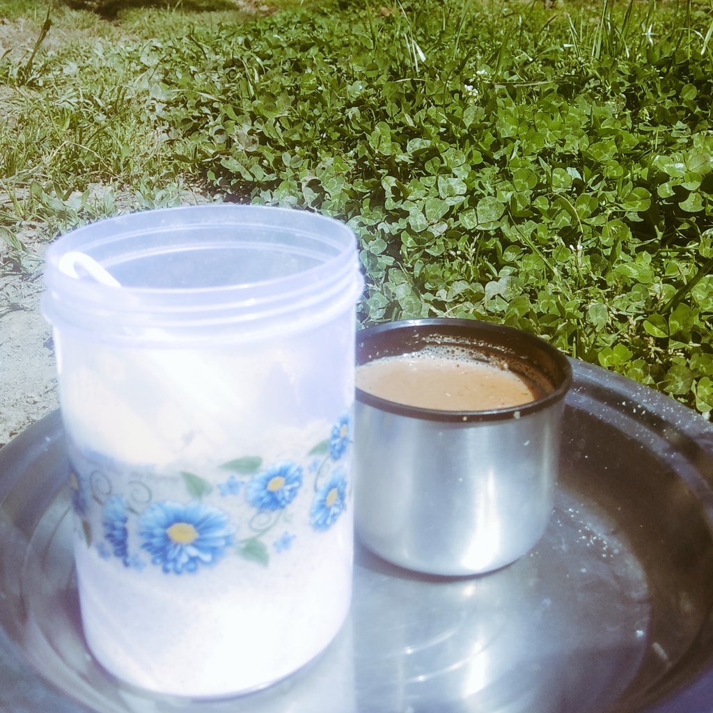 ratherumar_54's tweet photo. #spraytime
آنکھیں مجنوں ہوں تو
چاۓ بھی لیلٰی لگتی ہے
.
Aankhein majnoo hou toh
Chai bi laila lagti hain
.
.
#poetrylover #poetry #urdushayari #ratherumar_54 #lafz_boltay_hain https://t.co/1G9XobKPHu
