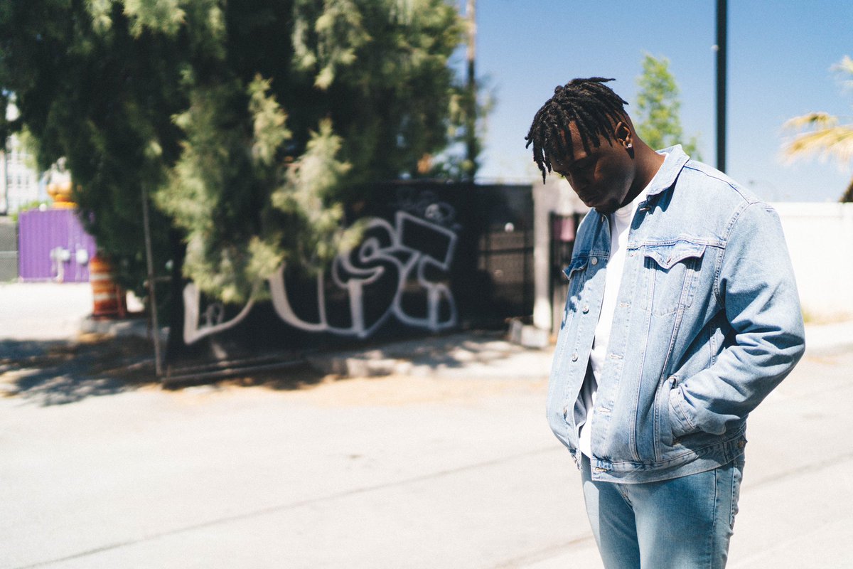 ReekoBlakk's tweet photo. 💎 Pressure 💎
📸: @piecefulhueman 
#welive #melaninawards #theartofhustling https://t.co/3qXIYAe0Qz