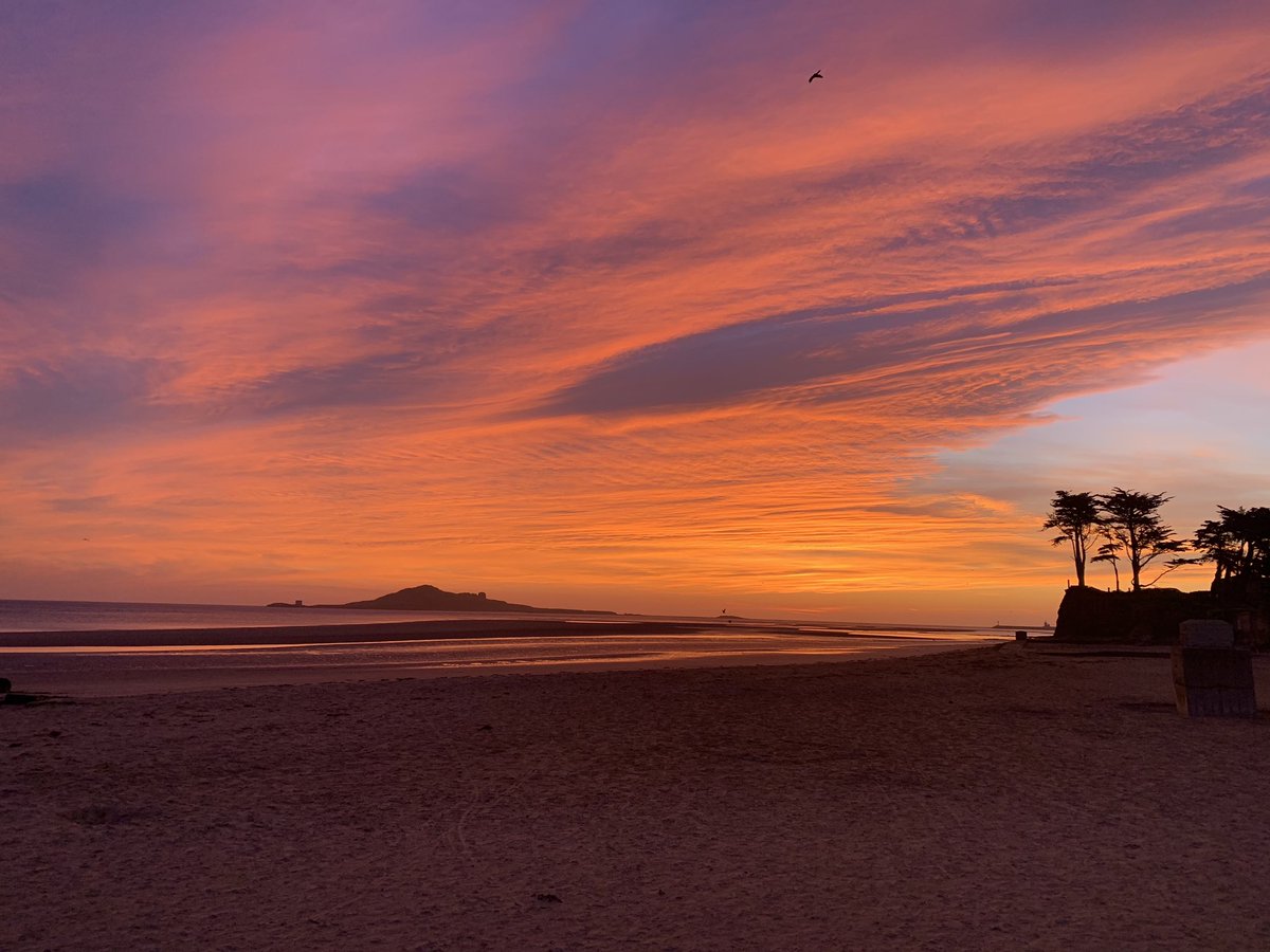 ChrisJDHoward's tweet photo. Stunning sunrise this morning https://t.co/pf52DXRv0q