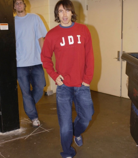 WhiteBballPains's tweet photo. Imagine pulling up to Dallas in 2003 to get 30 pieced by this man https://t.co/0GqTUqdH3v