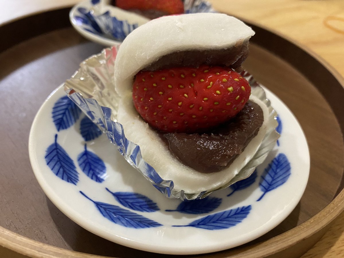 黒猫屋shinobu 4 30 5 12 2人展 ありがとにゃん 猫の額 熊本の米白餅本舗さんからアマビエいちご大福が届きました アマビエがちょっとkissのメンバーみたいで何故か和みましたw バランスの良い甘さで美味しかったです アマビエ いちご大福 米白