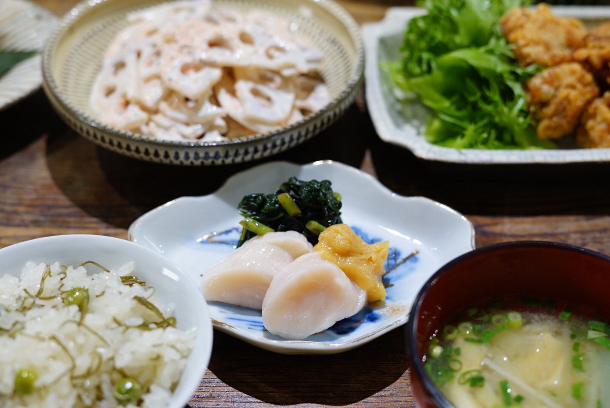 りょうこ まだオープンしてない ほしのこ食堂新店舗にてせーこ ちゃんのおいしいお昼ごはんな日でした ナチュラルに うたたねと小野くんの曲が流れてきてびっくり 好きなんだって ということで 次回やる時はほしのこ食堂の弁当付きライブしようかなって