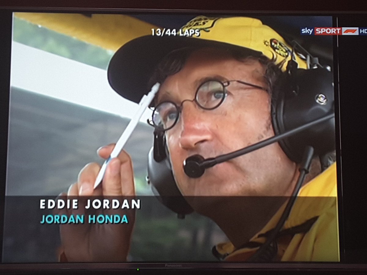 MS2K's tweet photo. Gleich geht's weiter, wer gewinnt den #BelgienGP 1998 @HillF1 oder Ralf Schumacher? Eddie Jordan sieht man die Nervosität an #Spa1998 #SkyF1 https://t.co/aahA06UnCb