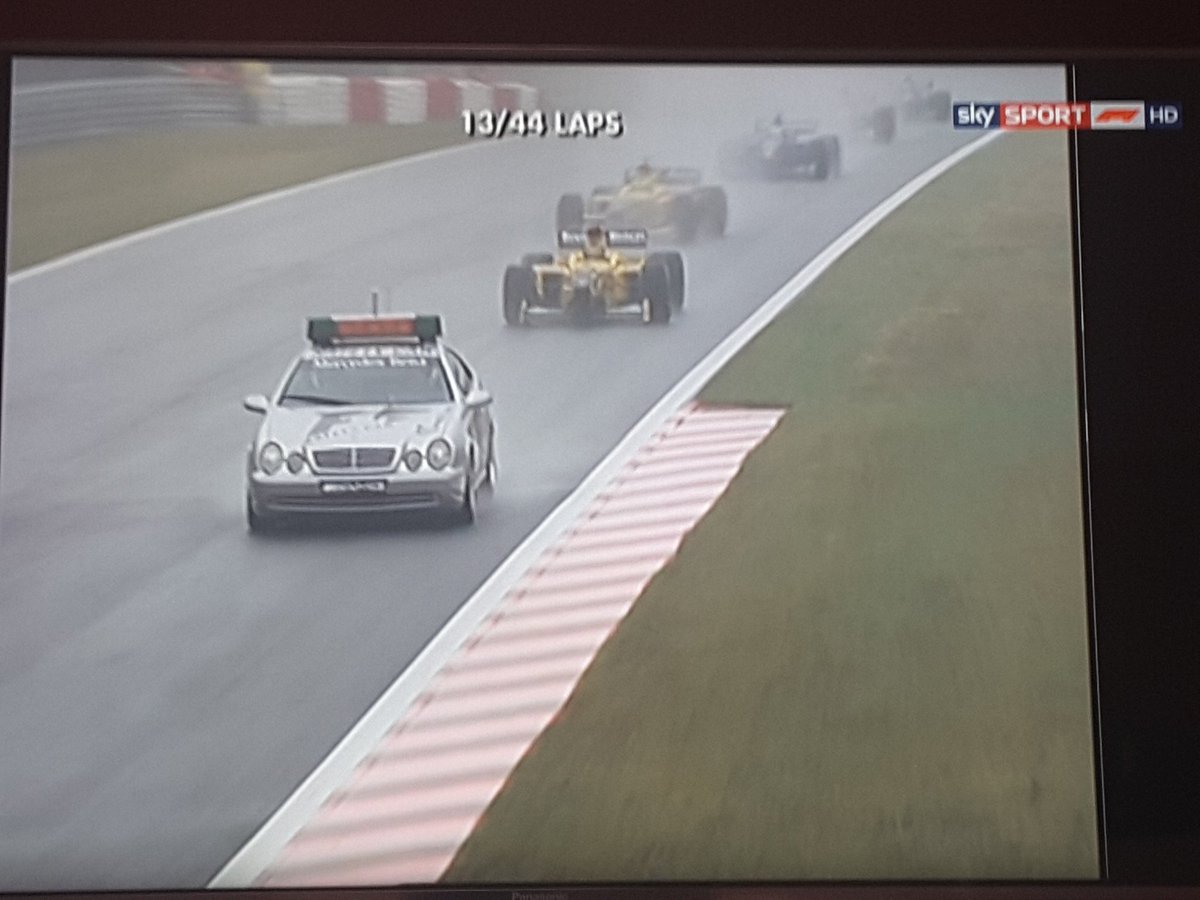 MS2K's tweet photo. Gleich geht's weiter, wer gewinnt den #BelgienGP 1998 @HillF1 oder Ralf Schumacher? Eddie Jordan sieht man die Nervosität an #Spa1998 #SkyF1 https://t.co/aahA06UnCb
