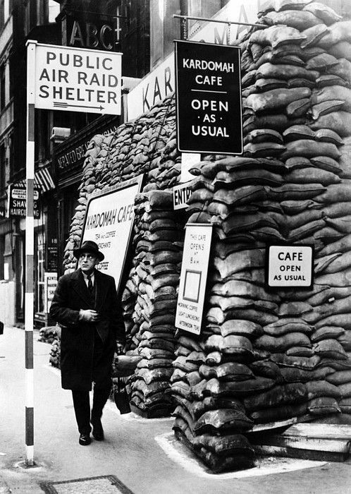 FotoGaceta's tweet photo. https://t.co/SlzVIxxMzS thesociologicalcinema:

   The Kardomah Cafe, outfitted as an air raid shelter as an attraction during wartime, Fleet St., November 15, 1939.

 Photo credit: Everett (https://t.co/gUH0xiFP9h) — in London, United Kingdom. https://t.co/tXScEkNDsM