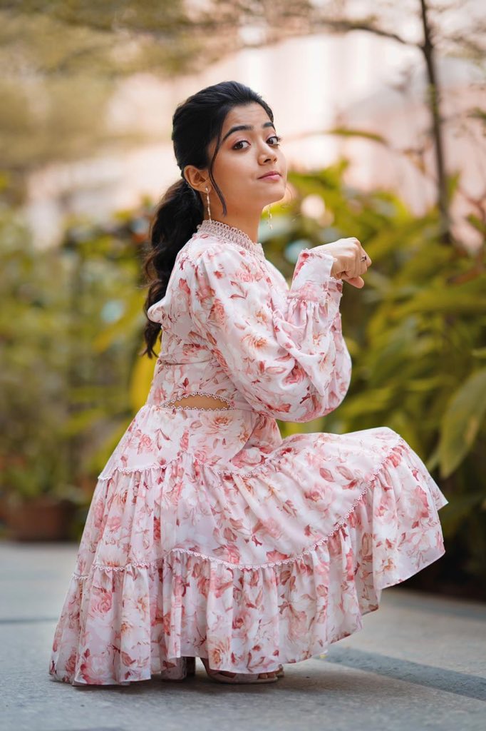 virusenemy's tweet photo. Happy Birthday dear #Crush @iamRashmika ❤ https://t.co/jIHwojR7Zf