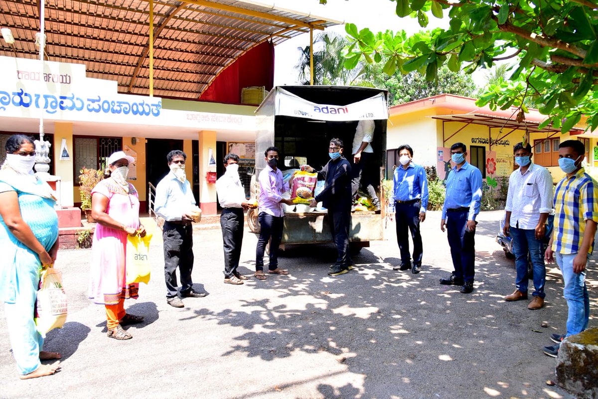 AdaniPriti's tweet image. I’m proud of the @AdaniFoundation teams across various locations that are providing food packets and ration to over 20,000 people daily. Each meal delivered by every person on the ground is important in the fight against hunger. #COVID2019 #IndiaFightsCorona