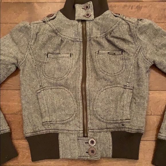 scarysarey's tweet photo. So good I had to share! Check out all the items I'm loving on @Poshmarkapp #poshmark #fashion #style #shopmycloset #10crosbydereklam #oneil #garage: https://t.co/liMfU0ejYS https://t.co/5LDX1rhAtp