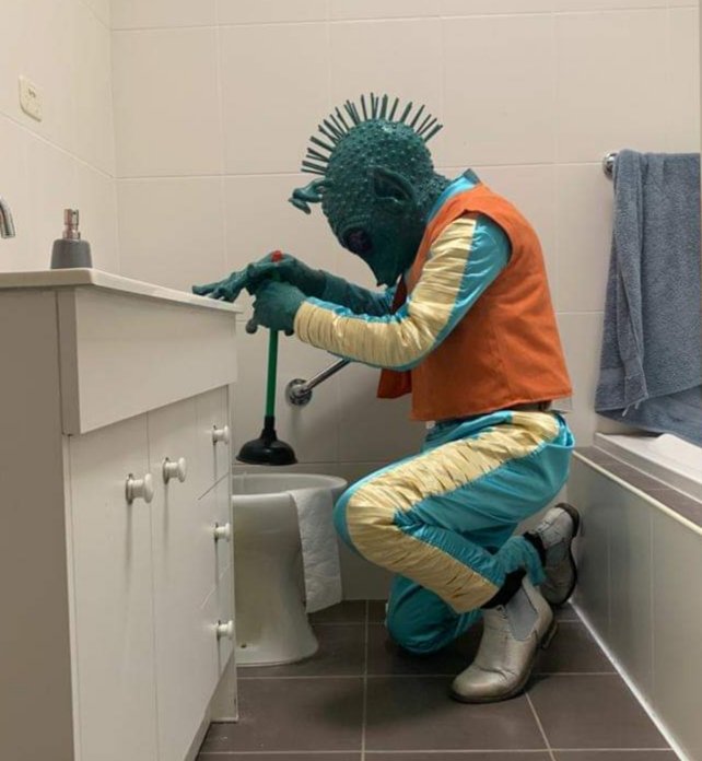 When your cleaner is on lock-down but the chores won't do themselves!
#501st #starwars #greedo