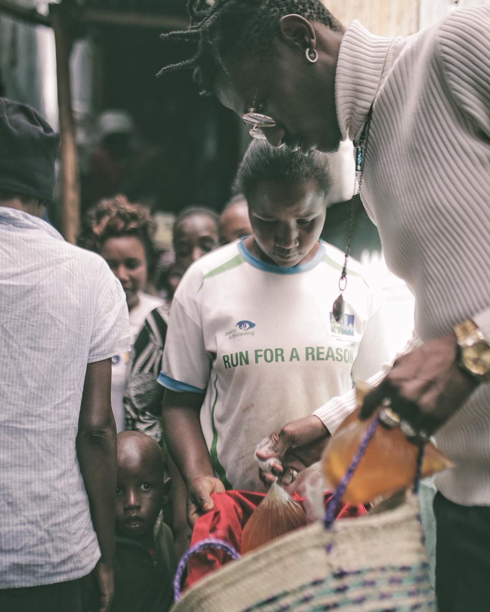 OCTOPIZZO's tweet photo. In every community, there is work to be done. In every nation, there are wounds to heal. In every heart, there is the power to do it, thanks to all who were part of making the #KiberaFoodDrive in Silanga a success. We will be doing the Drive again in a different Village tomorrow https://t.co/wjd6D2l2On
