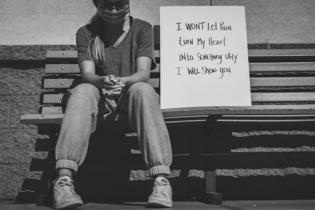CandreaJayce's tweet photo. 2020, the year of distance. In a world so connected, it was time for us to find ourselves. This is the most perfect time for us to appreciate all of our blessings. Step outside, read a book, and talk to your family; it is your time to find the beauty in the struggle. https://t.co/y52tWfkryj