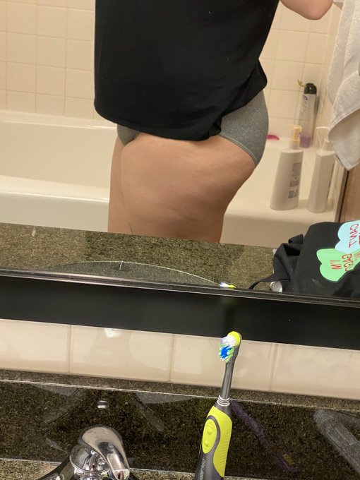 Ok ok maybe I do got some cake after all😲🙈🎂 https://t.co/LMkPPkiOkW