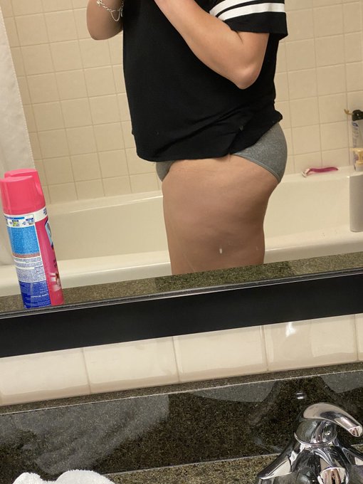 Ok ok maybe I do got some cake after all😲🙈🎂 https://t.co/LMkPPkiOkW