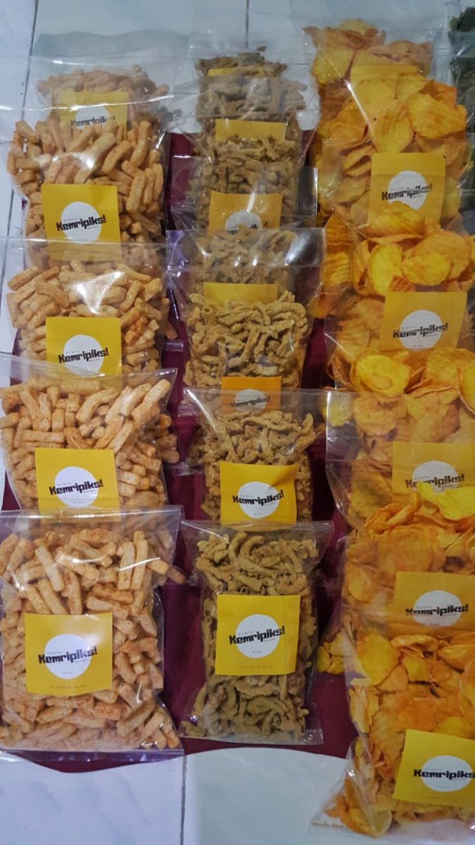 pretynawdr's tweet photo. Daripada bengong, mending ngeripik bareng kemripiks https://t.co/SomZjaXKS0