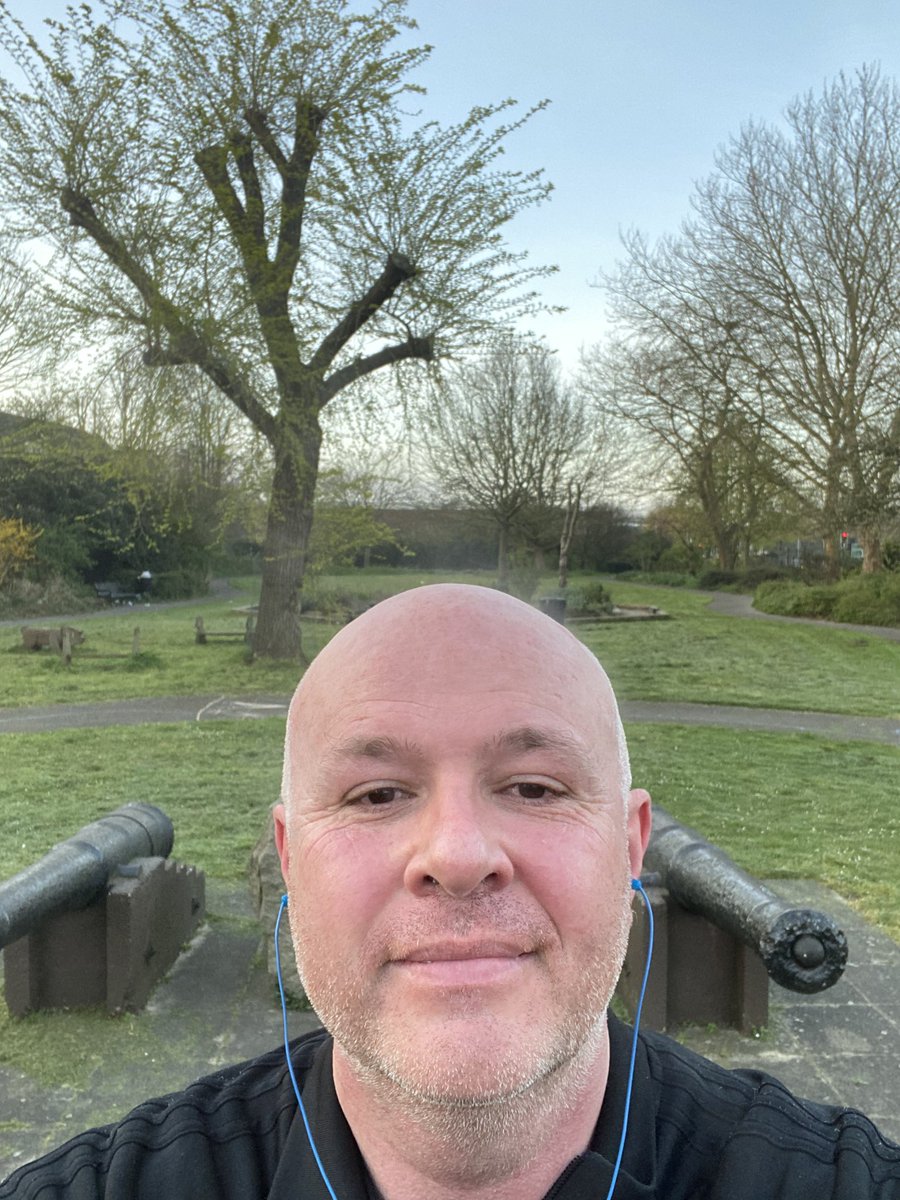 RunFindlayRun's tweet photo. #FirstRun in 2 weeks #FirstTimeOutside2Weeks Been over 10 years since not ran this amount of time #FeelsAmazing #RunnersHigh #RunningAtSunrise #EmptyStreets #RunEarly now if my #SenseSmell can return that would be good. #StaySafeEveryone #SociallyDistantExercise #SmilingSunday https://t.co/bcqkhUsXHe
