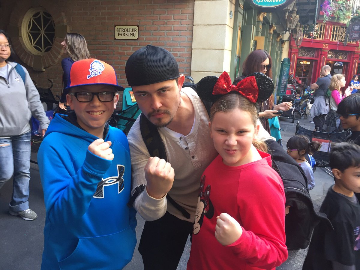 Bustiefam's tweet photo. I’m so sad it’s coming to an end!😢 Instead of “cops and robbers” my kids used to run around playing Hawaii 5-0.❤️ Great memories!! Running into Gabriel at Disneyland a few years ago was the icing on the cake for them! 
#FinalAloha #HawaiiFive0 https://t.co/CAgxV7Ipz0