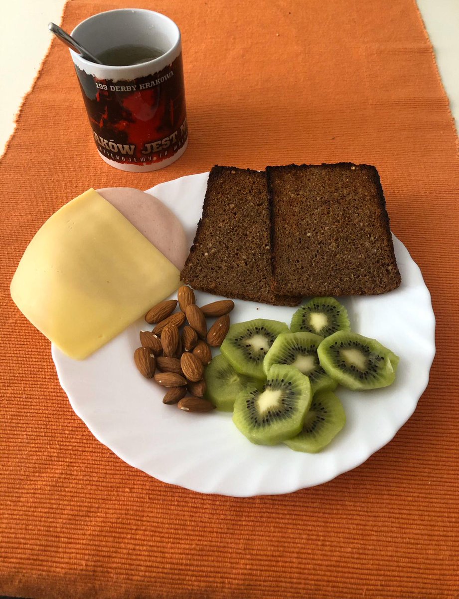 WislaKrakowSA's tweet photo. Swoim śniadaniem dzieli się dziś z Wami Chuca! Hiszpan dba o to, aby jego dieta była odpowiednio zbilansowana 🍴
#FitHome https://t.co/tXb6tqFroQ