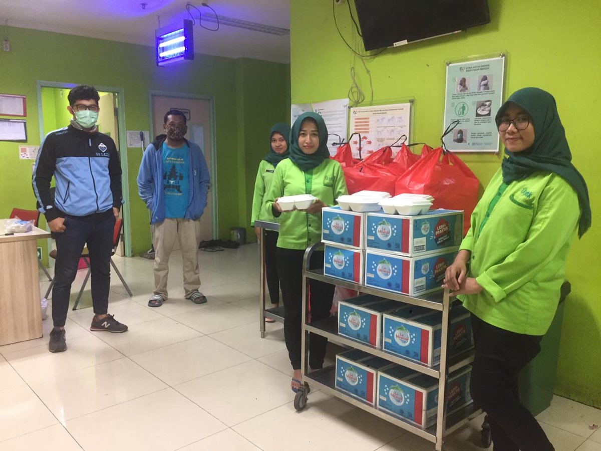 Alhamdulillah... semalam ada sedikit donasi dr temen2 LI utk para tenaga medis kita. yg saat ini menjadi garda tedepan dlm mengobati Covid-19.

#Dirumahaja
#Covid19Out 
#semangatparamedis
#forzalazio