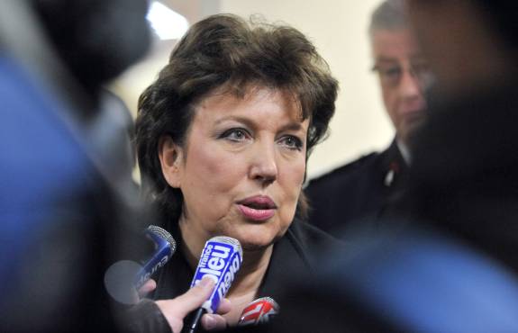 lamontagne_fr's tweet photo. Interview => @R_Bachelot : « Les gens, qui cassent la confiance ou polémiquent, jouent contre la Nation »
➡️https://t.co/q5cMKtW2ES https://t.co/7ELYmjvaRD