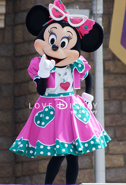 ゆうじ ミニーヲタさんへ キュートなミニーちゃんをお届け 大きなハート型のペンダントがポイント こんな可愛い衣装を着こなせる ミニーちゃん さすがです 09年tdl夏イベントショー クール ザ ヒート より
