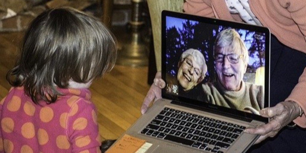 Kinderen mogen niet meer op bezoek bij hun opa's en oma's. Hoe hou je nog wel contact? @HetNJi heeft goede tips aan alle kinderen, ouders en grootouders! nji.nl/nl/coronavirus… #corona #ouderen #opa #oma #buurtteam