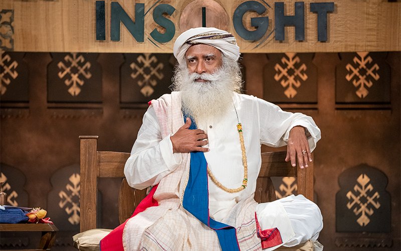 IshaEurope's tweet photo. If you do not know how to handle yourself, then you are handling everything else only by accident. #SadhguruQuotes #SundayThoughts #SundayMorning https://t.co/zrxoCvvpcP