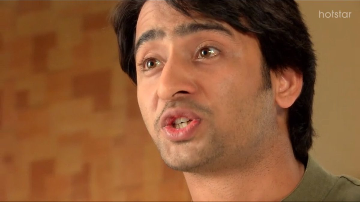 And the next moment he goes back to tenderness when he speaks of Maa. "Maa har roz ek exam deti hai.." Look at those eyes, rage to pure adoration in a fraction. Full 360 transition  #Navya  #ShaheerSheikh